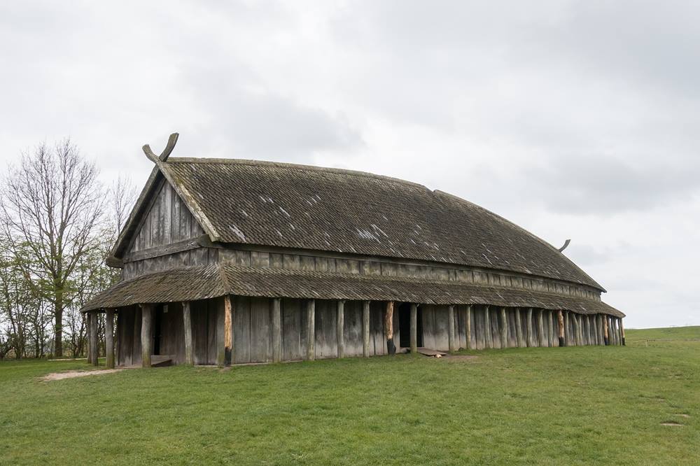 Archäologische Wikinger-Stätten in Dänemark – Gräber, Burgen, Dörfer, Festungen